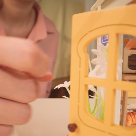 Rolife DIY Miniaturhaus Milchladen Strawberry Milkbox DS034 – Video 1