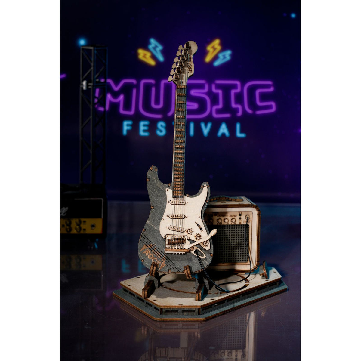 Detailansicht des Korpus der ROKR E-Gitarre als Holzmodell