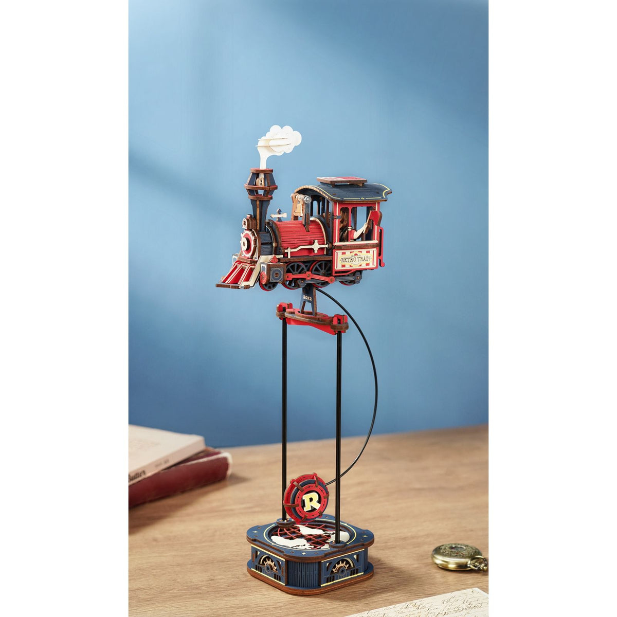 Landkarte auf der Unterseite der ROKR Power Express Gravity Swing Lokomotive