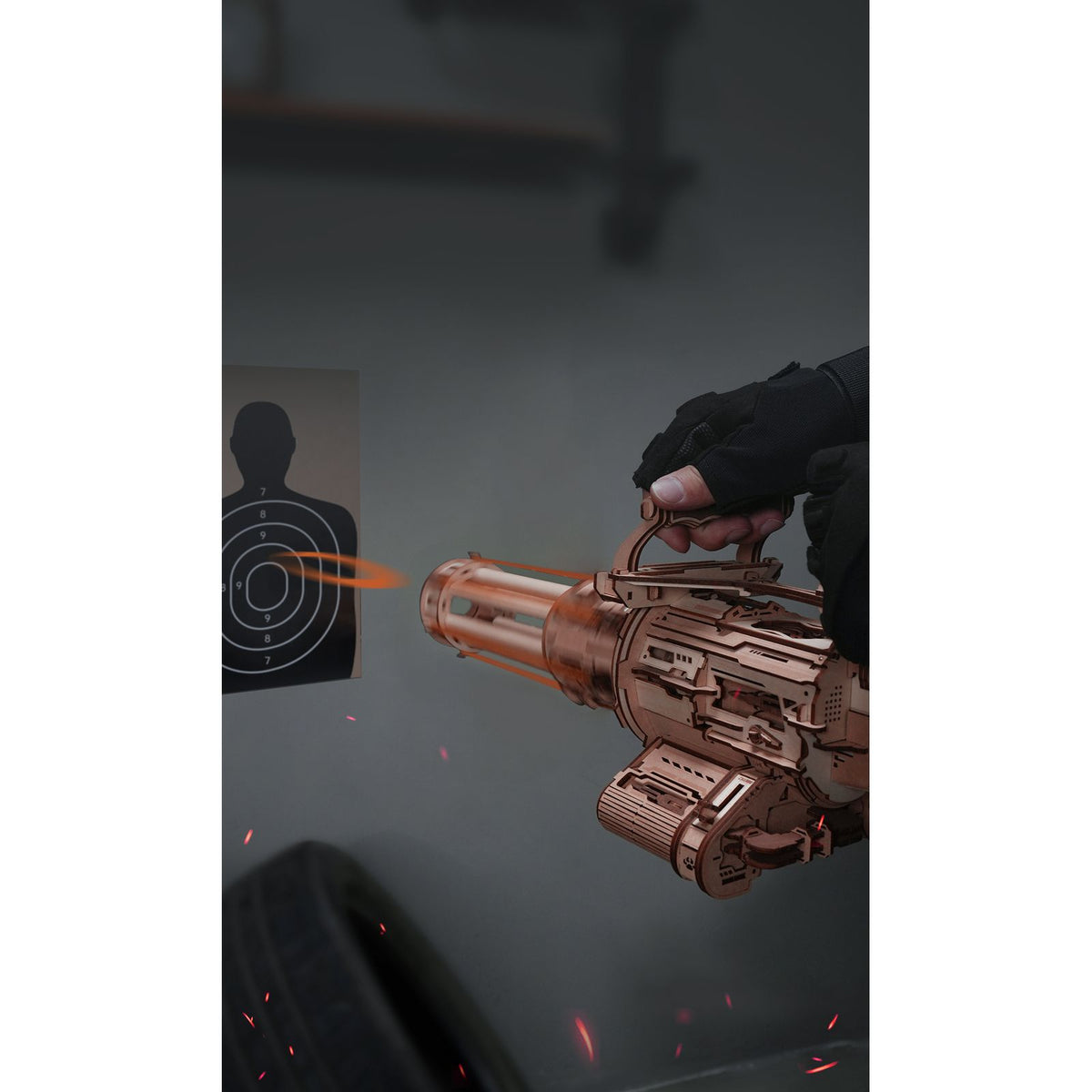 ROKR Rotating Barrel Machine Gun mit sechs rotierenden Läufen und feuerroten Mündungen