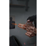 ROKR Rotating Barrel Machine Gun mit sechs rotierenden Läufen und feuerroten Mündungen
