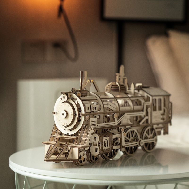 3D Holzpuzzle mechanisch: ROKR Dampflok LK701 beim Fahren