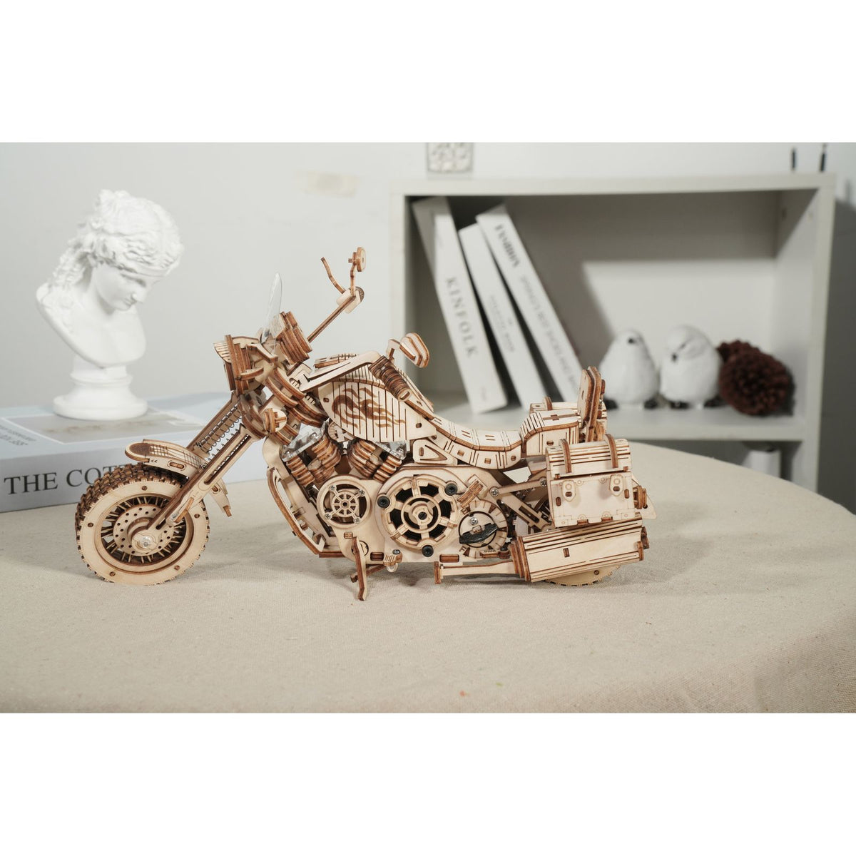 Holzmodell Cruiser mit Windschutzscheibe und Koffern