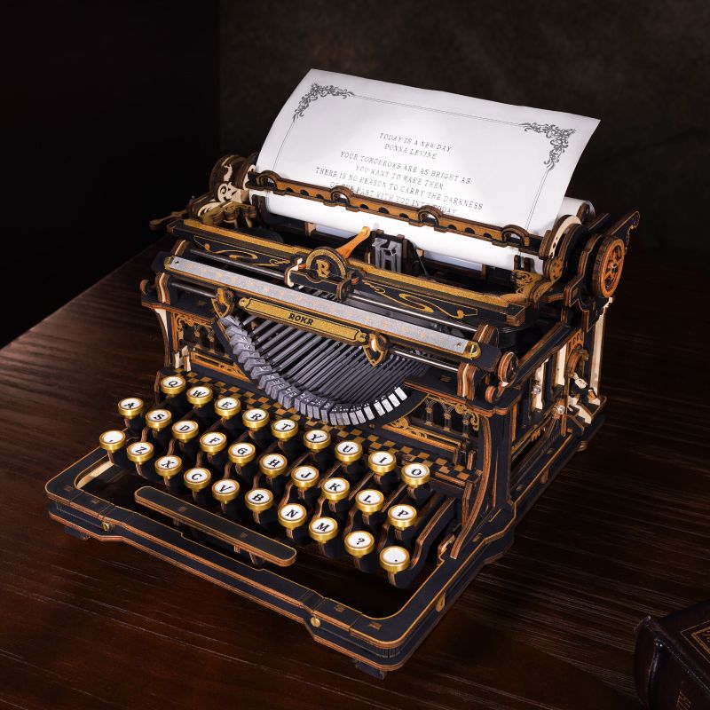 Klassik – ROKR Mechanical Typewriter Klassik: Retro-Schreibmaschine aus Holz in der Frontansicht