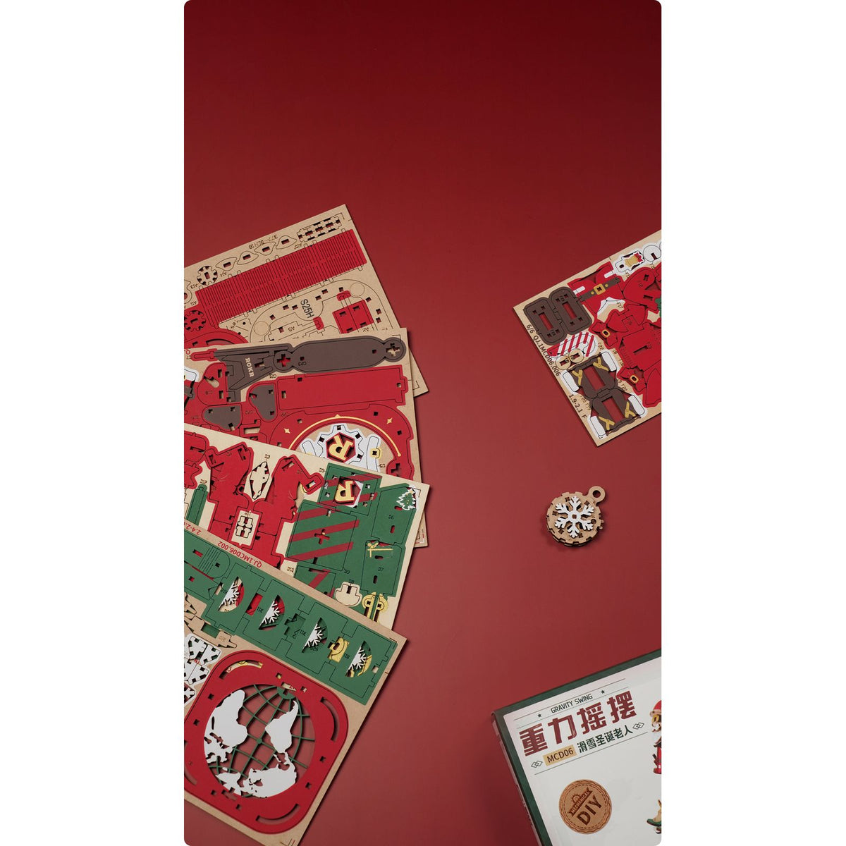 Verpackung des ROKR 3D Holzpuzzles Santa on Skis MCD06 mit QR-Code