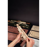 Nahaufnahme Holzschaft und Magazin am ROKR AK-47 3D Holzpuzzle