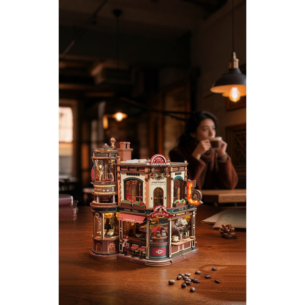 ROKR 3D Holzpuzzle Dream Coffee Factory als Deko im Regal