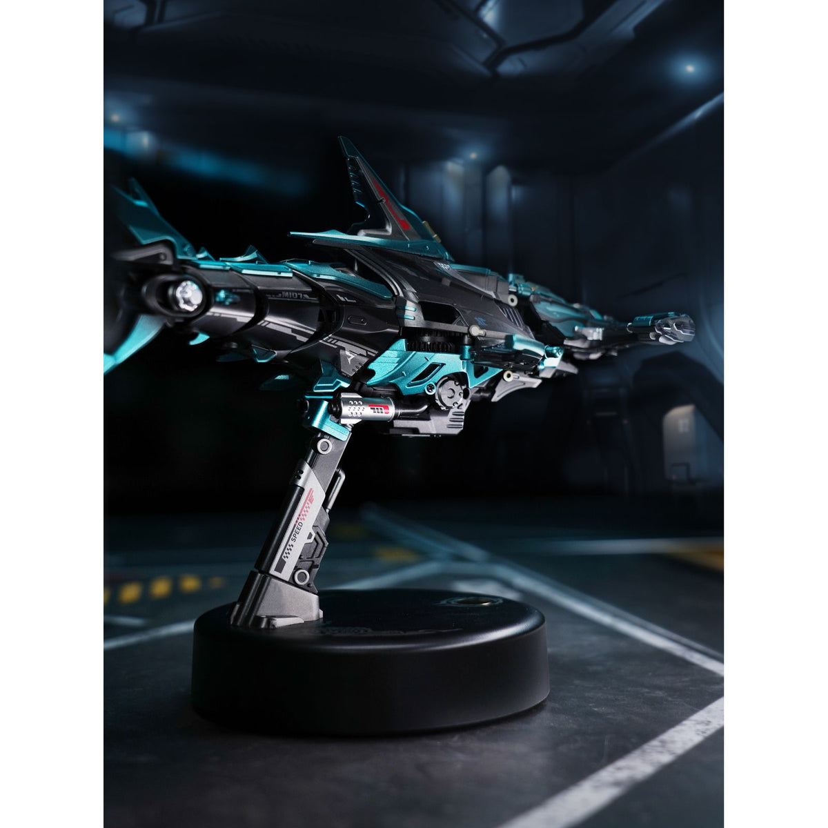 Schnauze und Hammerkopf des ROKR Hammerhead Shark MI07 aus der Nähe