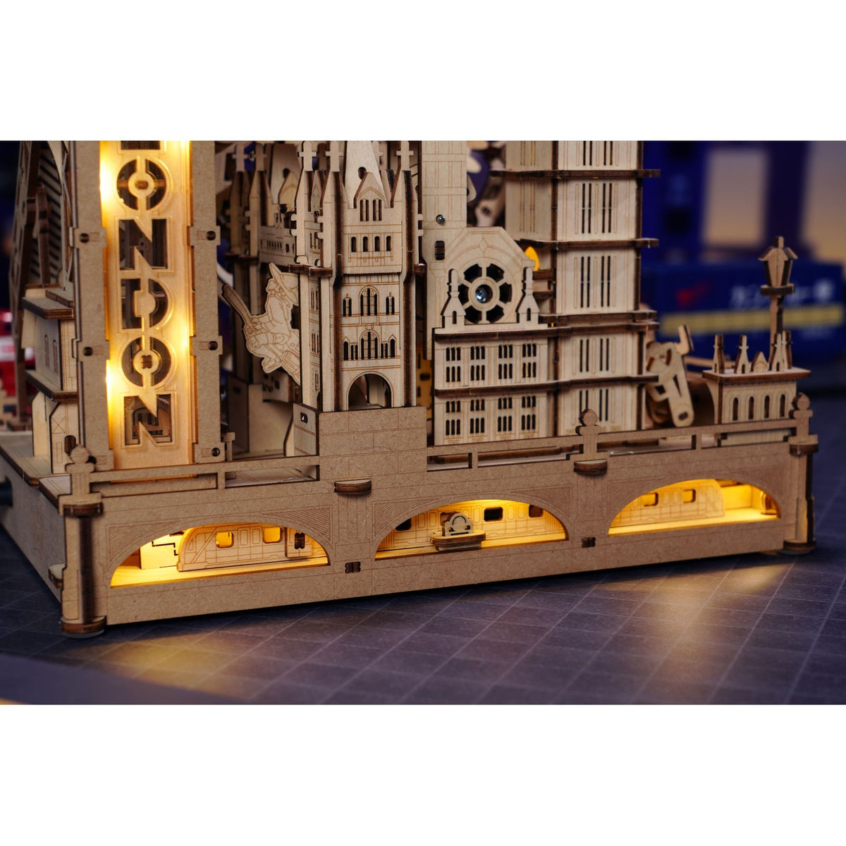 Queen-Elizabeth-Turm mit Big-Ben-Uhr als 3D Holzpuzzle von ROKR
