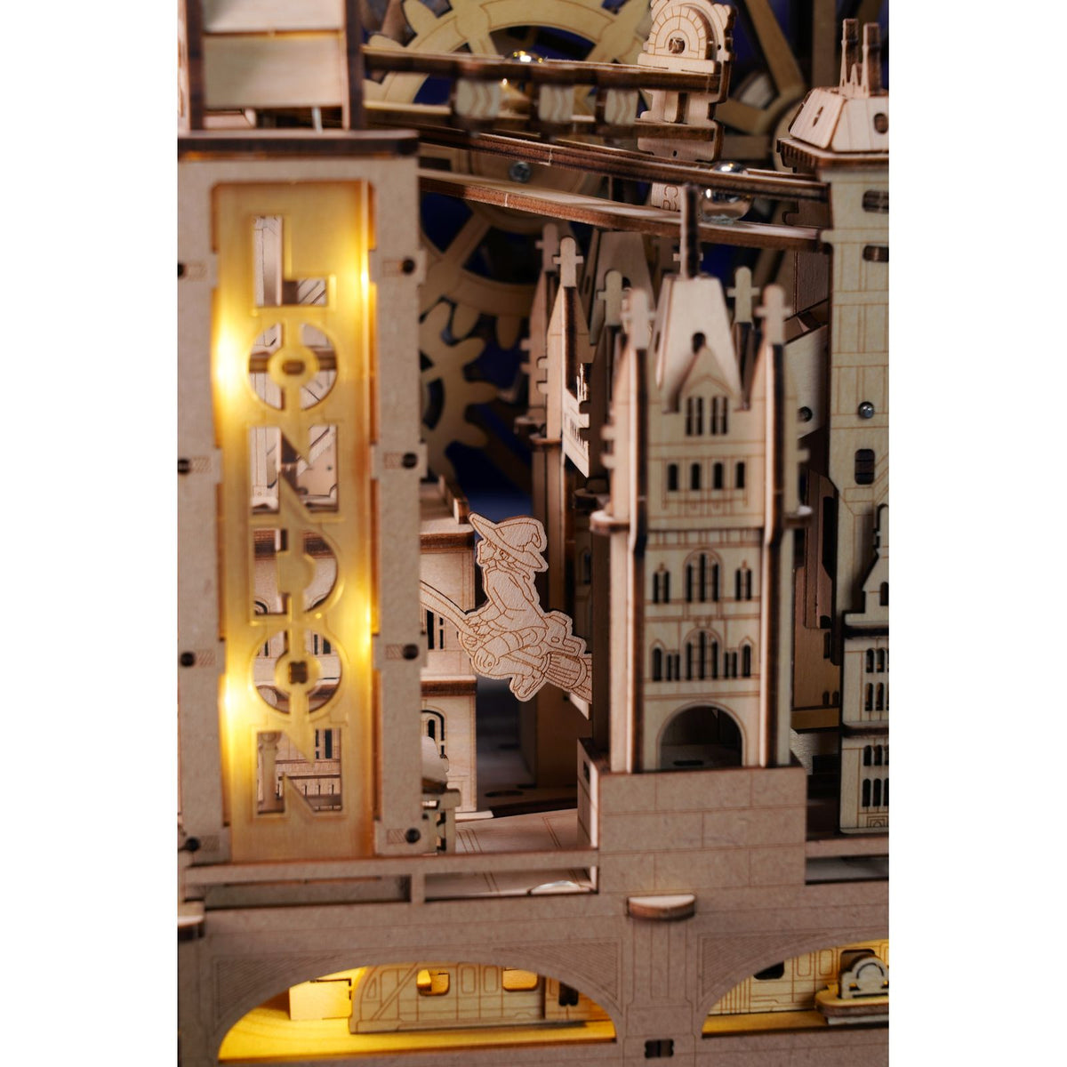 Lasergeschnittene Holzteile des ROKR 3D Holzpuzzles Marble Travel London