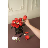 Verstellbare Stiele beim ROKR Red Rose Bouquet Holzblumen Bausatz