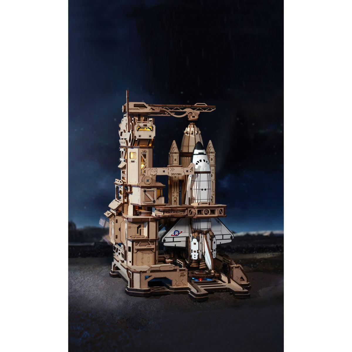 ROKR Space Shuttle LKA02 Seitenansicht mit Startturm und Details