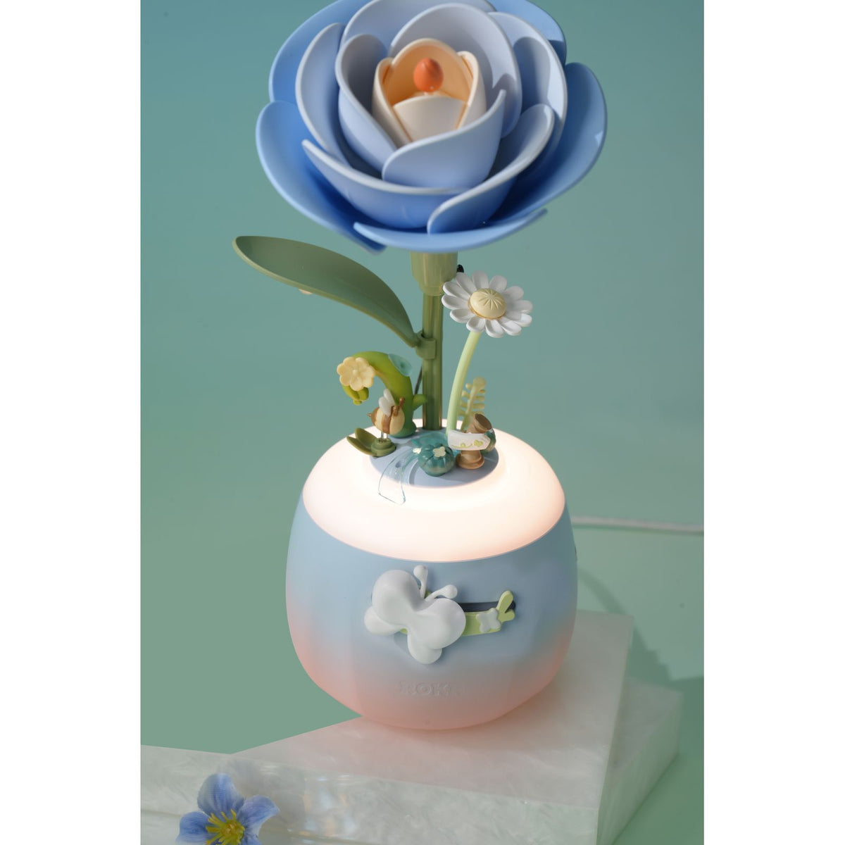 Schmetterling zur Einstellung der Lichtstärke an der Starry Camellia Lamp