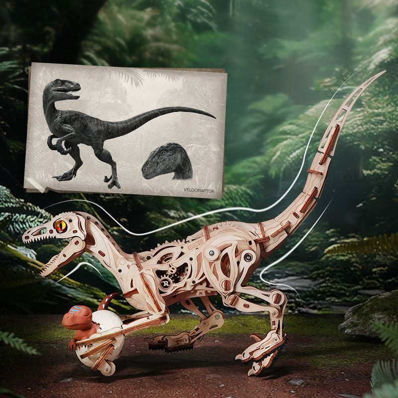 ROKR Velociraptor LD01 Seitenansicht des laufenden Holzdinosauriers aus hellem Holz