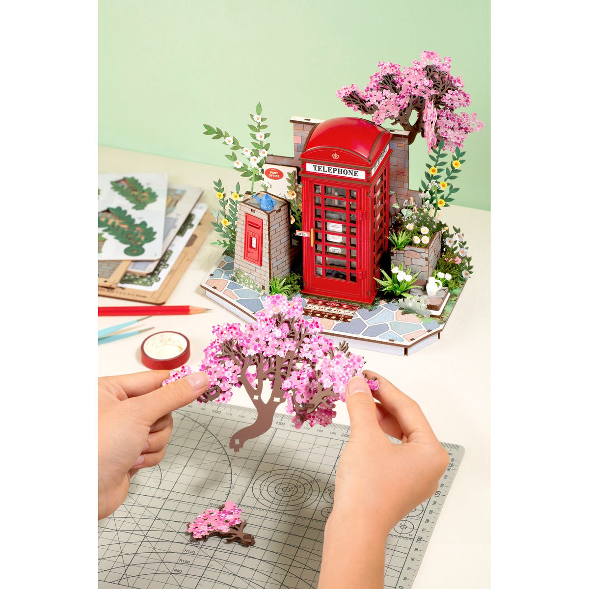 Lasergeschnittene Holzteile des Rolife 3D Holzpuzzles Blossom Book Booth