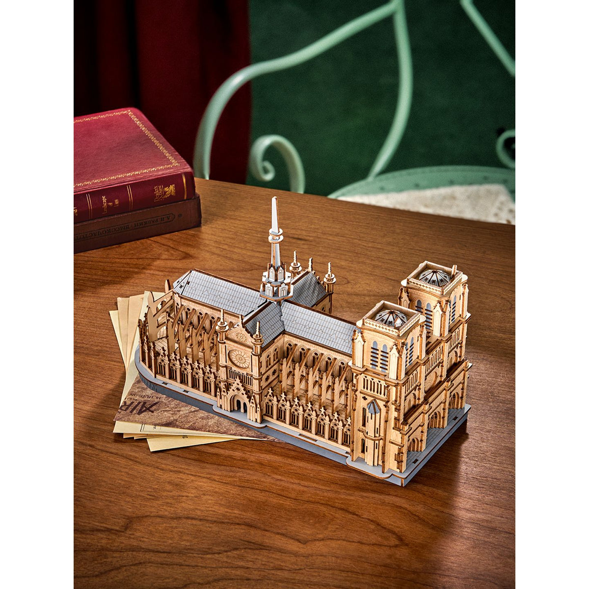 Rolife 3D Holzpuzzle Notre Dame TG511 in Anthrazit und Naturholz, Frontansicht