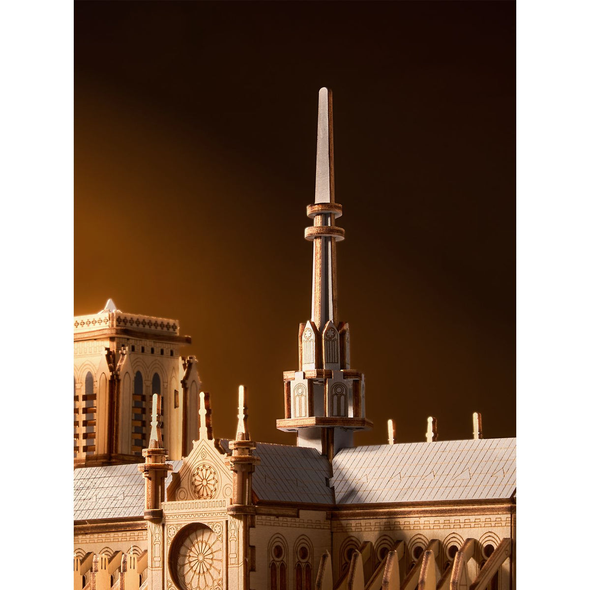 Holzpuzzle Notre Dame Pariser Kathedrale mit Türmen und Rosettenfenster