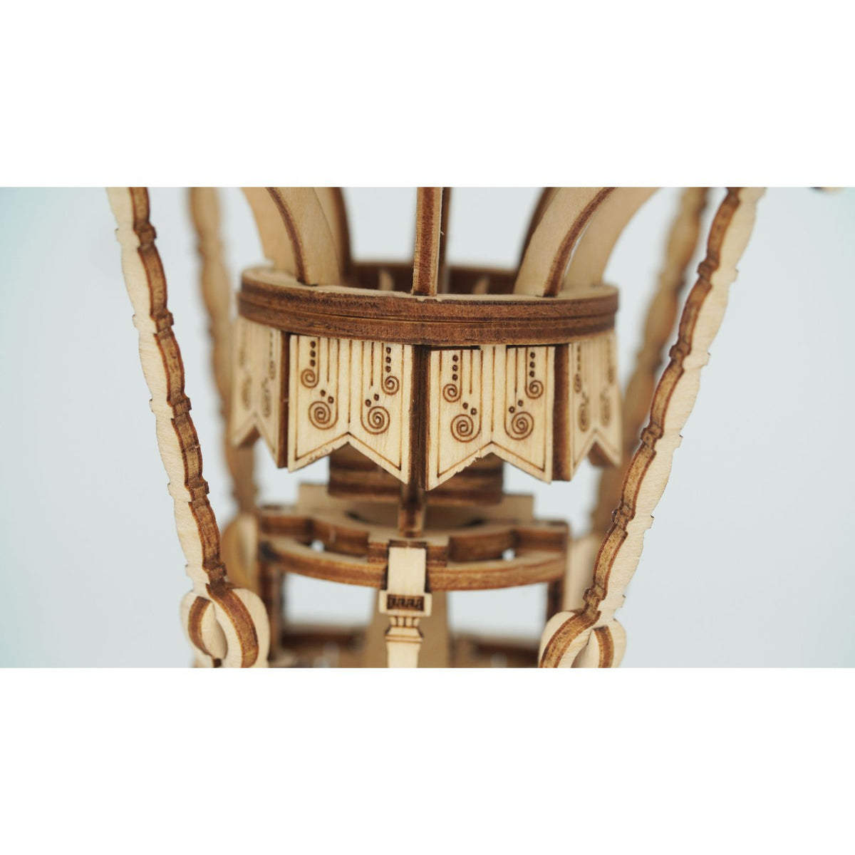 Lasergeschnittene Holzteile des Rolife 3D Holzpuzzles