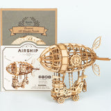 Steampunk Luftschiff aus Holz mit Zeppelin, Boot und Propeller