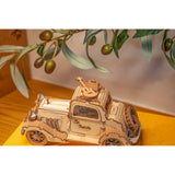 Modellbau Auto Holz: Oldtimer mit Dachgepäckträger, Koffer und Gitarre