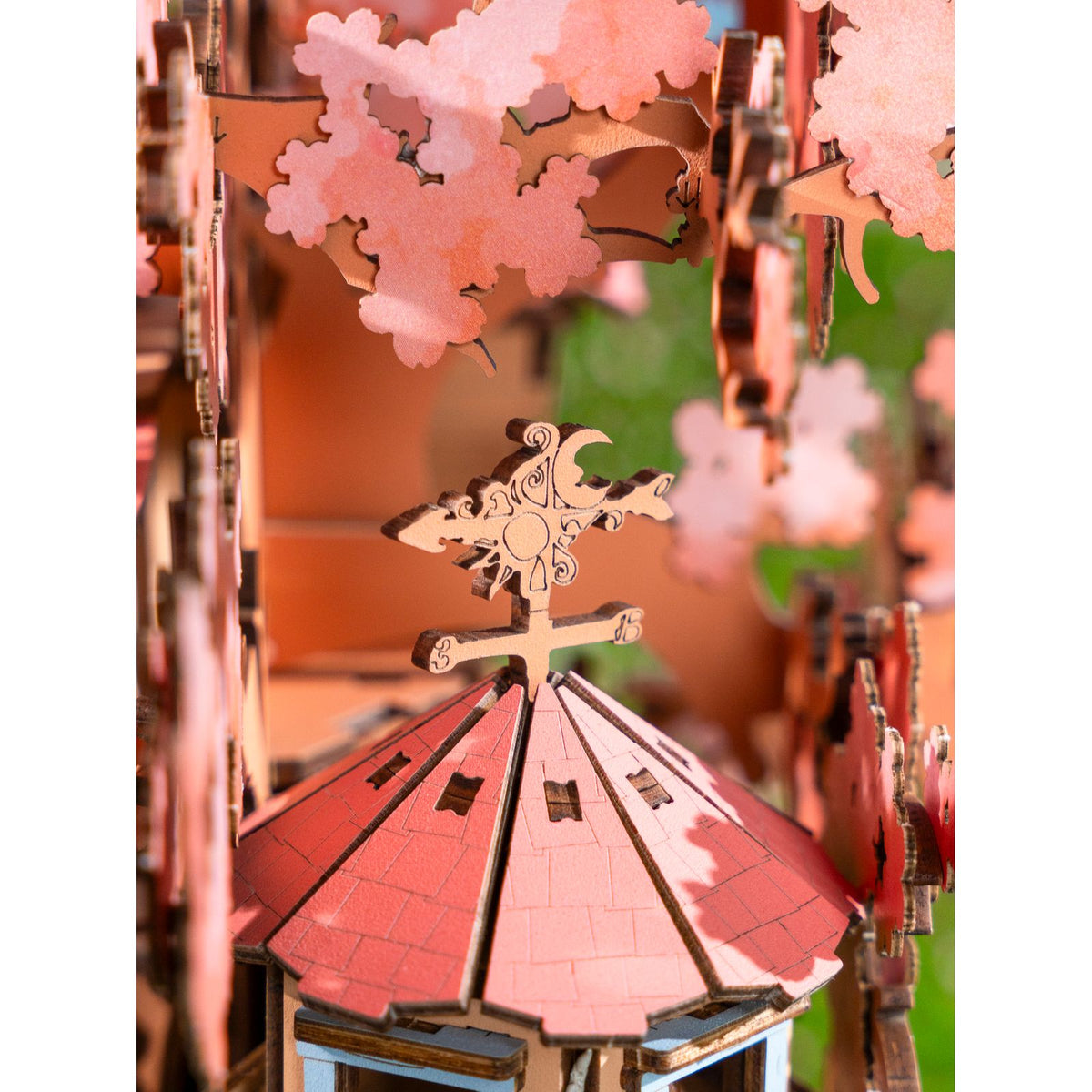 Detailansicht Holzaufzug mit Seilrolle am Rolife Sakura Baumhaus