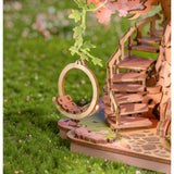 Lasergeschnittene Holzplatten des Rolife Sakura Tree House Bausatzes