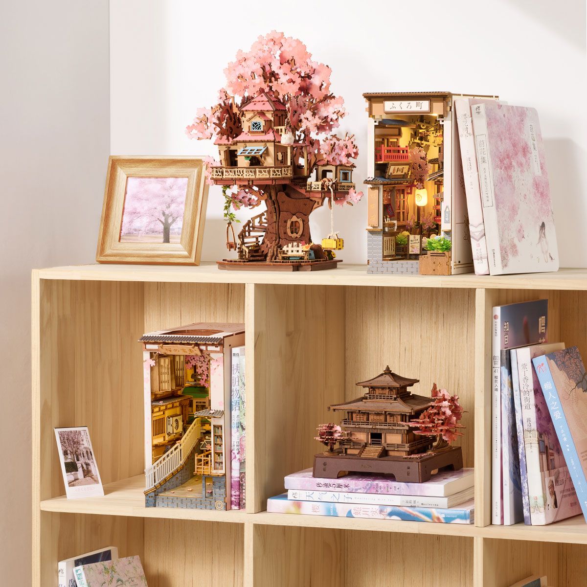 Detailansicht der Dächer am Rolife Sakura Pavilion 3D Holzpuzzle