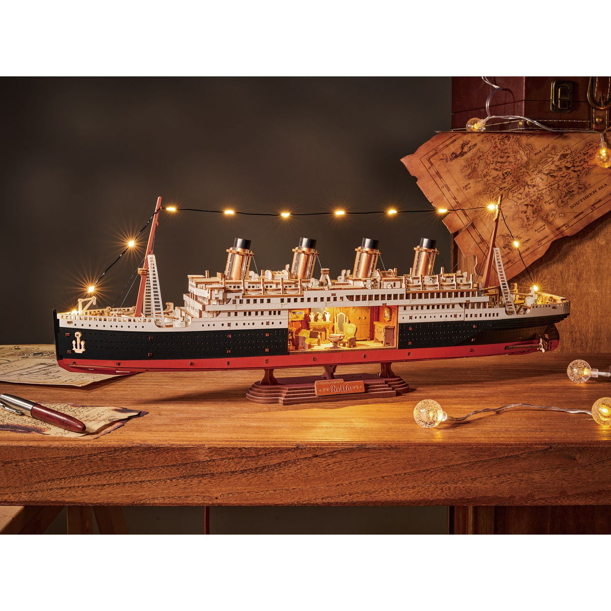 3D Holzpuzzle für Erwachsene: Schiff Eternal Atlantic Voyager im rot-schwarz-weißen Design