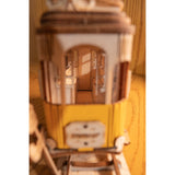 Rolife Tramcar TG505 Seitenansicht mit Rundbogenfenstern und Zierlinien