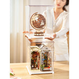 Rolife Acryl Vitrine DF06L Seitenansicht mit Maßen von ca. 25 x 25 x 31 cm