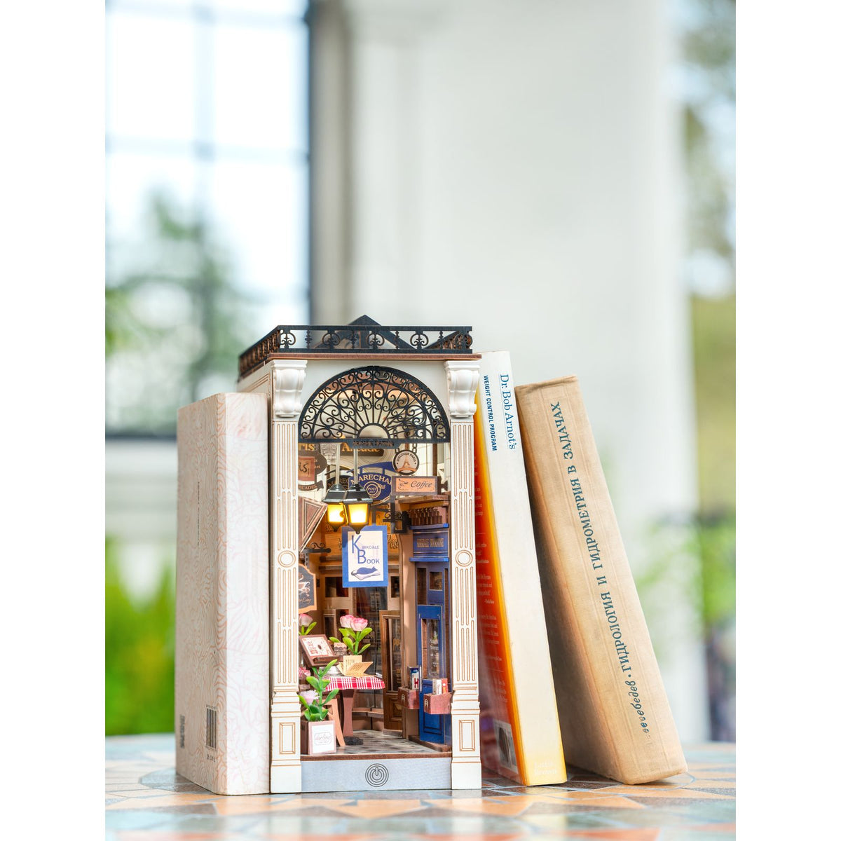 Rolife Book Nook Paris Bausatz mit 148 Teilen, ohne Kleber zusammengesteckt