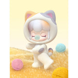 Blind Box Figuren Baby Nanci in der Vitrine als Geschenkidee