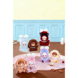 Geheime Edition Cookii Bunny in Bordeauxrot mit schwarzer Schleife