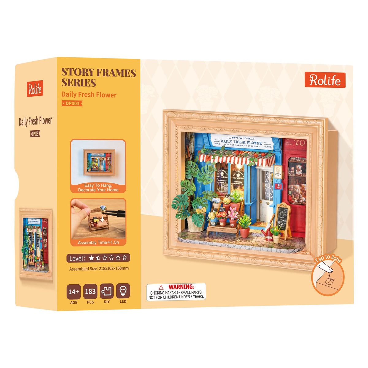 Roter Schrank mit Teddybären und Spielzeug im Rolife Miniaturhaus Daily Fresh Flower