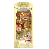 Falling Sakura Miniatur mit ostasiatischen Gebäuden und geschwungenen Dächern