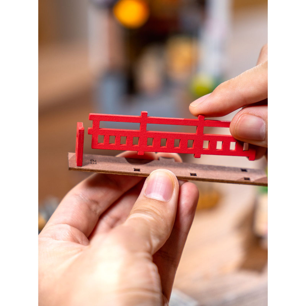 Rolife Miniatur Bausatz Sakura Wine Alley als Deko für Bücherliebhaber