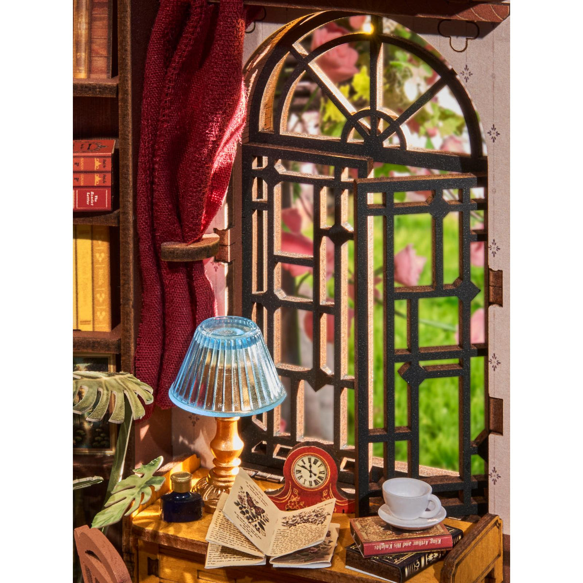 Rolife TGE02 Book Nook Bausatz mit 196 Teilen – Geschenk für Bücherfreunde