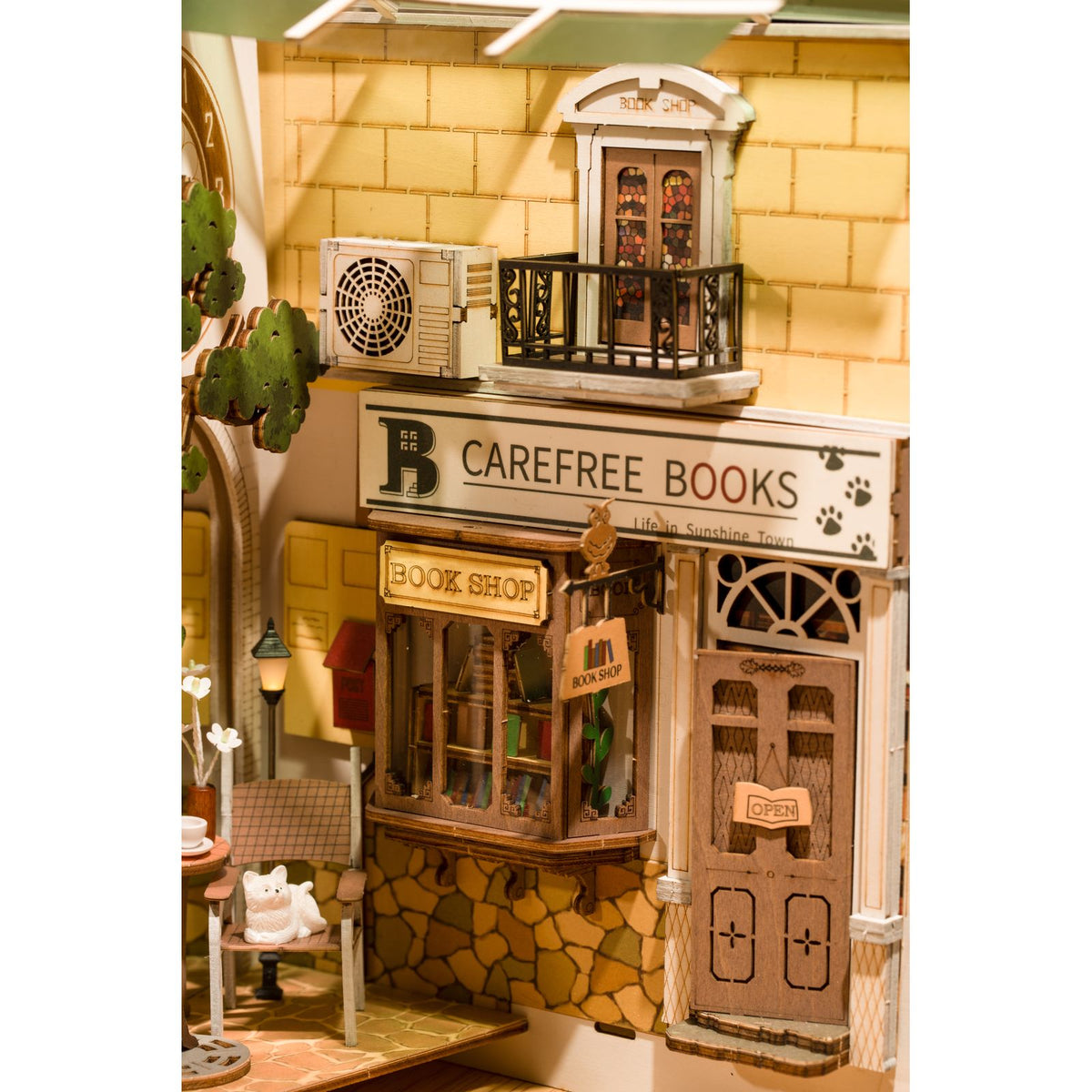 Book Nook Modell Bausatz aus Holz Sunshine Town zwischen Büchern