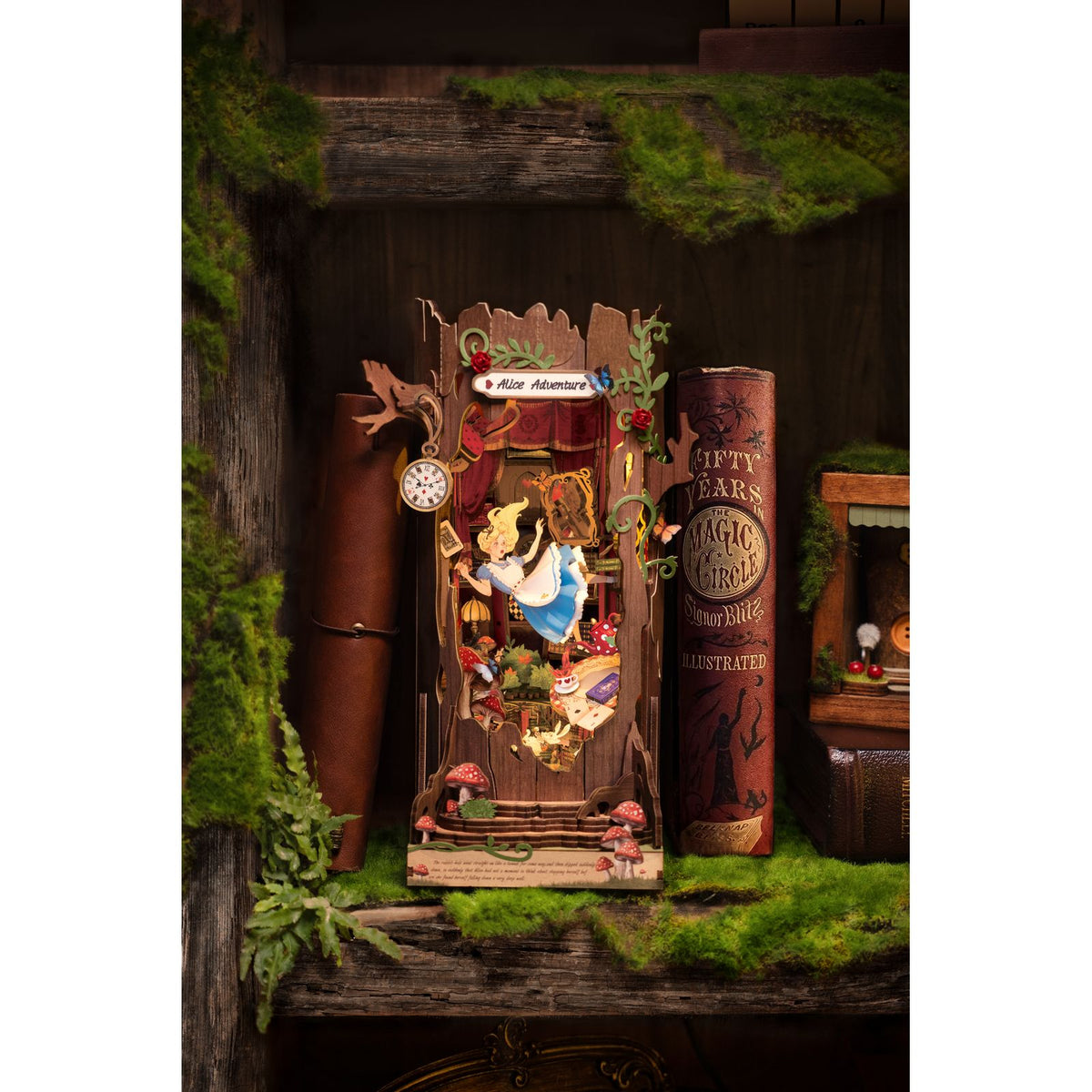Book Nook Bausatz mit Beleuchtung: Fall into Wonder Szene mit Spiegeln und Tiefeneffekt