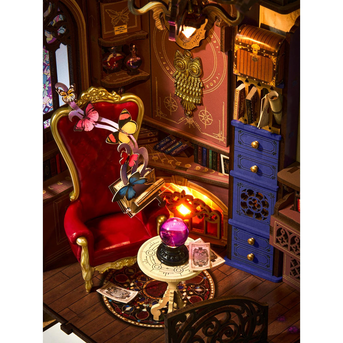 Snap-Fit Aufbau beim Rolife DIY Book Nook Magic Fantasy Corner