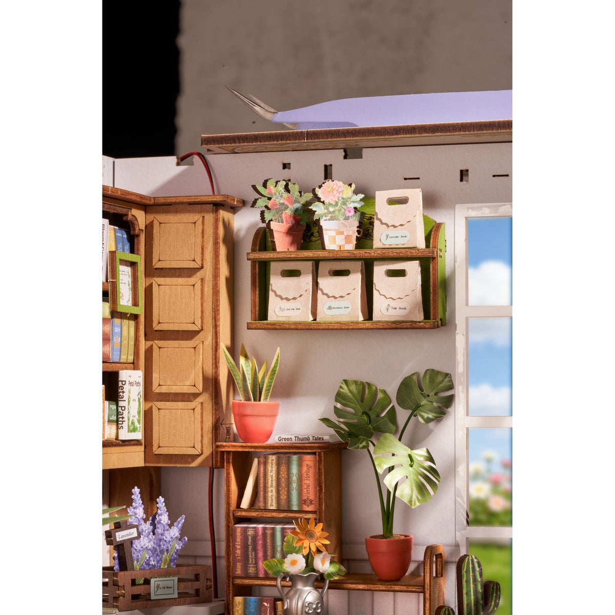 Secret Bloomy Nook Verpackung und Bauteile des Rolife Holzbausatzes TGE04