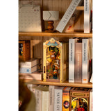 Maße des Rolife Romantic Venice Book Nooks: 17,8 × 10,8 × 24,4 cm