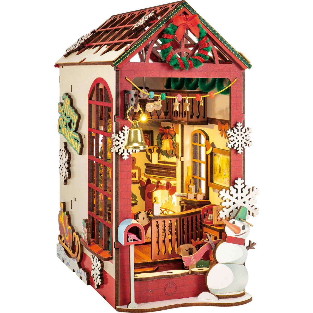 Weihnachtlicher Book Nook mit geschmücktem Weihnachtsbaum und goldenem Stern