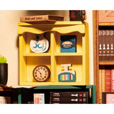 Book Nook Bausatz Buchhandlung mit rotem Sessel und kariertem Boden