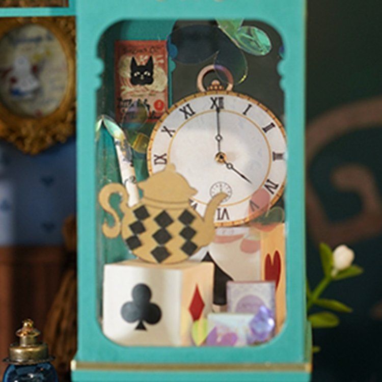 Bastelset für Erwachsene: Alice's Tea Store Miniaturhaus mit Retro-Schaufenster