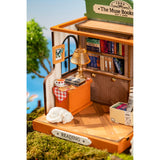 Rolife Miniaturhaus Buchhandlung als Deko auf Bücherregal oder Schreibtisch