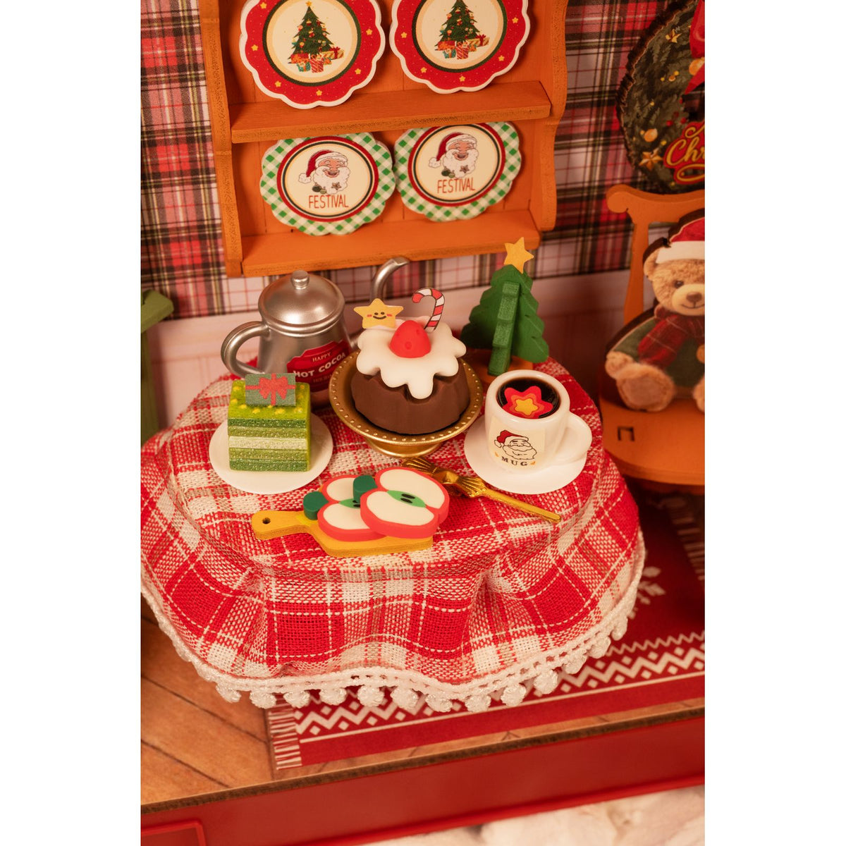 Weihnachtsbaum mit Geschenken und Bär auf dem Stuhl im Rolife 3D Holzpuzzle Christmas Eve Party