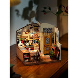 Miniaturküche Cozy Kitchen im Retro-Stil, beleuchtet am Abend