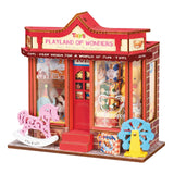 Eingangstür mit Sprossenfenstern am Rolife Mini Store Whimsy Toy Shop
