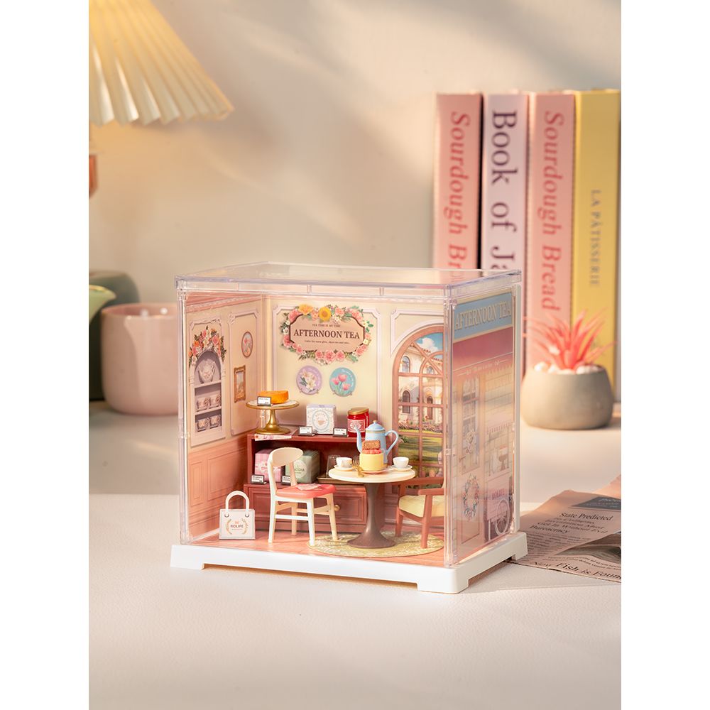 Rolife Honey Tea Lounge Miniaturhaus Teesalon mit Tisch, Teekanne und zwei weißen Tassen